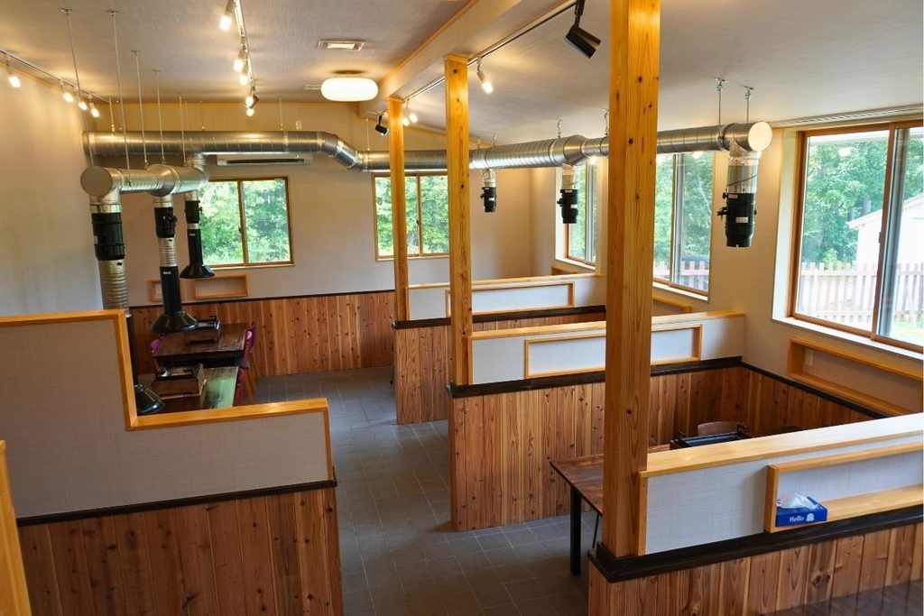 Spacious indoor seating area at DONGURITEI
