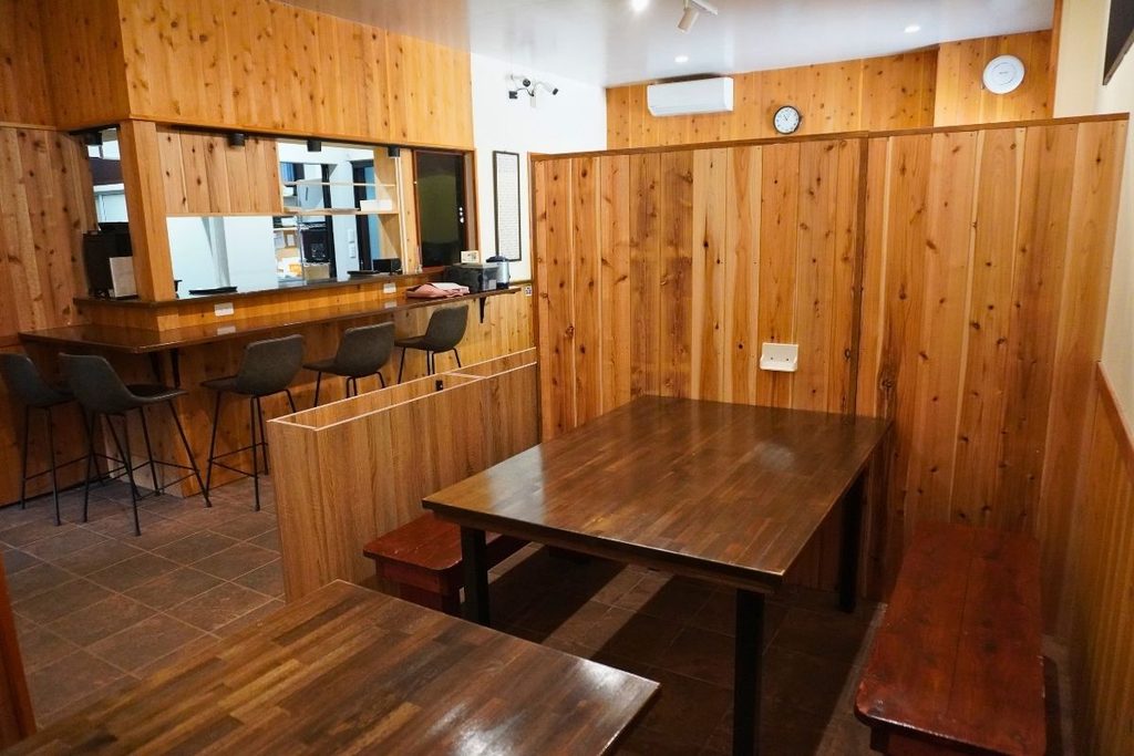 DONGURITEI wood-interior dining area